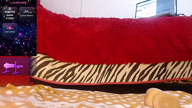 leyla james  online show from October 25, 2:41 am