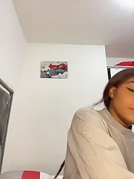 zaracollins01 online show from March 18, 2:11 pm