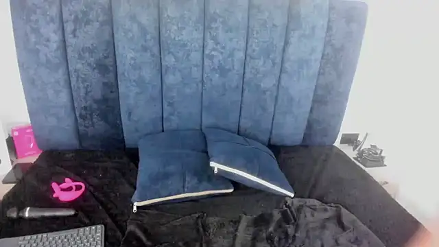 yunkeyc online show from February 1, 8:35 am