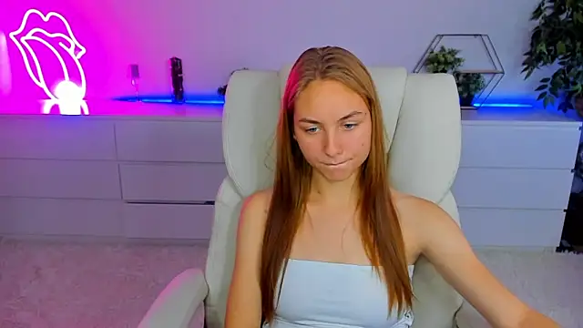 MilaAddams online show from September 16, 6:32 am