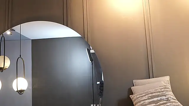 Tayler Kim online show from January 17, 6:59 pm