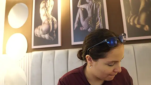 Tayler Kim online show from December 18, 4:45 pm