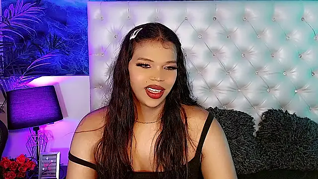 Valeria Swett  online show from March 7, 9:00 pm