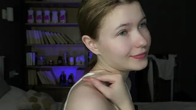 LynHillaire online show from February 5, 11:35 am