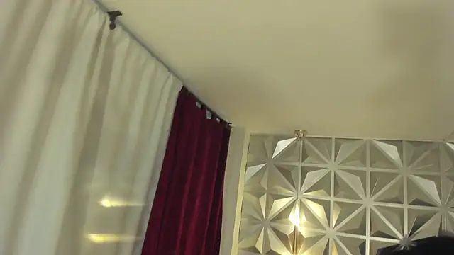 zoerouse  online show from November 22, 8:00 pm