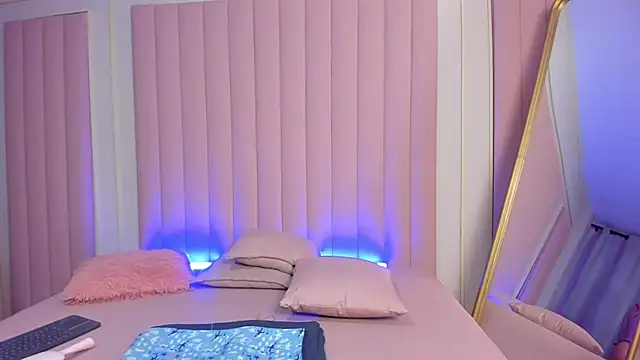 milaowens online show from October 7, 11:36 am