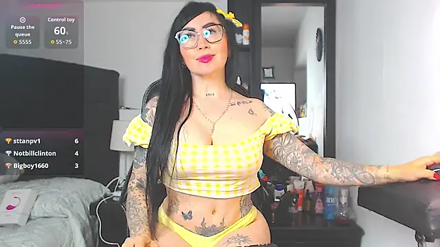 Vicky hotmilf online show from April 3, 1:42 pm