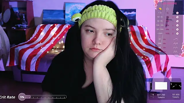 Snapshot of EmillyBones chatting on October 22, 10:37 pm EmillyBones online show from October 22, 10:37 pm