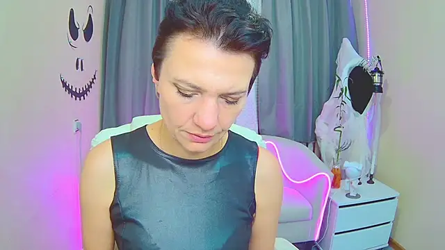 AvaSaturnian online show from November 6, 7:36 am