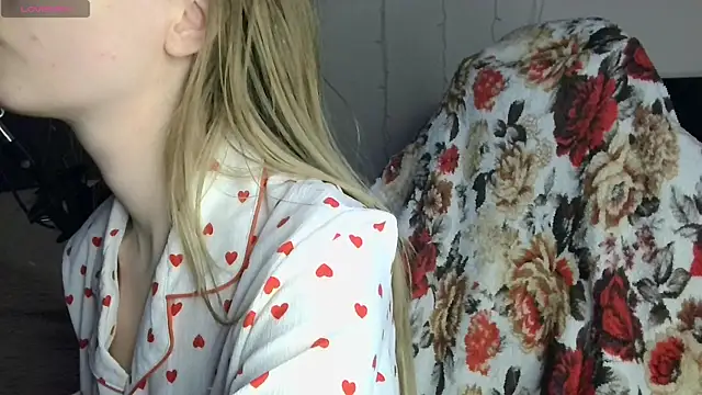 BabbbyFoxxx online show from April 9, 4:59 am