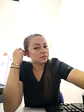 Snapshot of Madisson-04_ chatting on October 21, 8:35 pm Madisson-04 online show from October 21, 8:35 pm