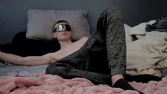 maskedboy1 online show from May 29, 7:17 am