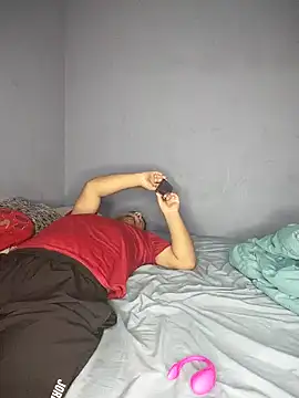 badlove42 online show from December 15, 5:01 am