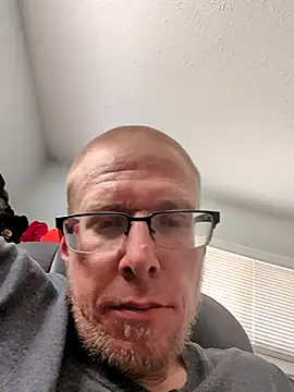 MrLeakyHelmet online show from September 23, 2:37 pm