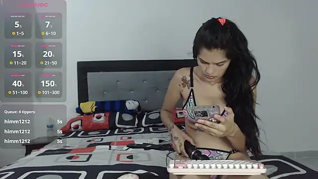 Snapshot of Luisa_Paul chatting on September 18, 9:57 pm Luisa Paul online show from September 18, 9:57 pm