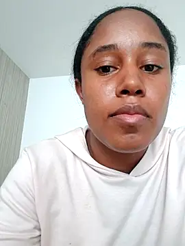 MoniqueMulberry online show from November 5, 7:30 pm