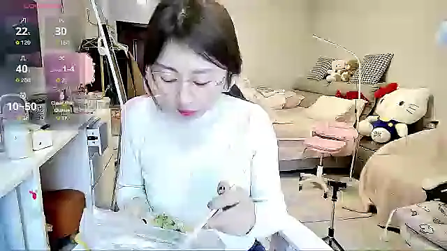 Snapshot of Diva_VVN chatting on October 21, 12:14 am Diva VVN online show from October 21, 12:14 am