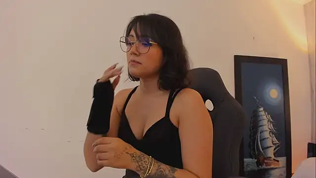 AnnaraLein online show from December 2, 4:03 am