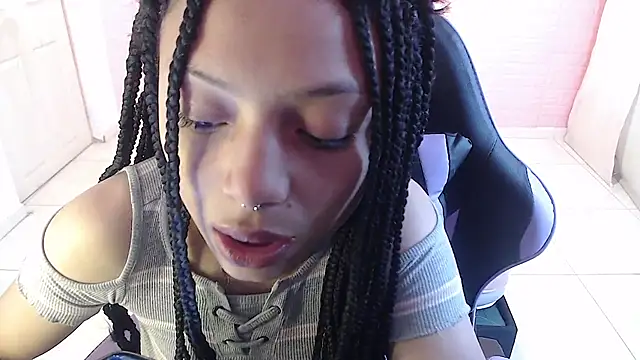 EIVIY1609 online show from November 20, 1:01 pm