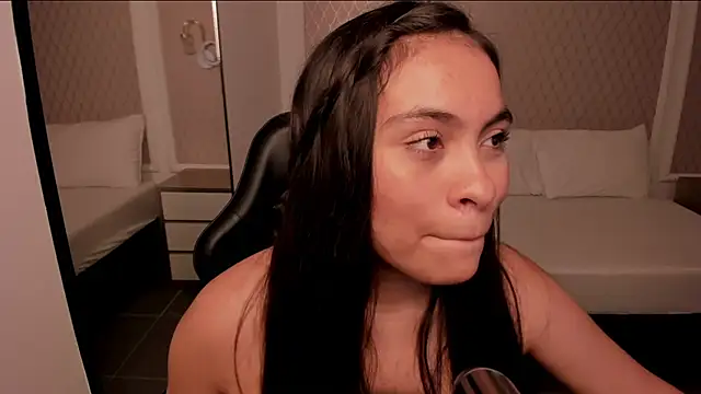 allie bruce online show from July 29, 8:53 pm