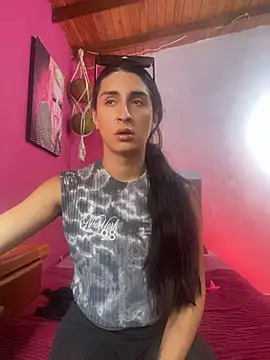 Snapshot of lola_diez chatting on October 23, 8:15 pm lola diez online show from October 23, 8:15 pm