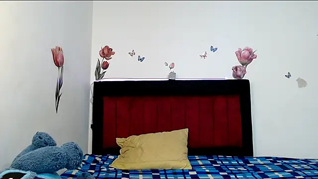 Valeryxs online show from April 20, 1:03 pm