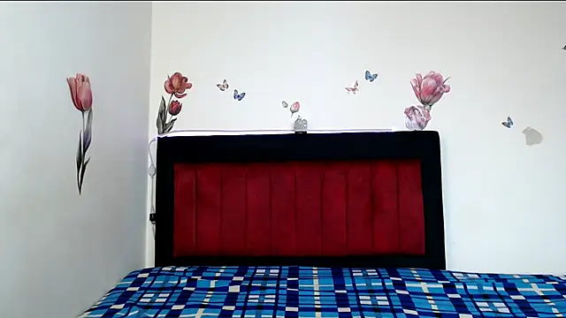 Valeryxs online show from April 11, 4:32 pm