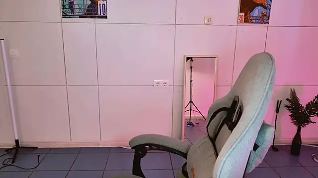 Yoka paradoXXX online show from March 22, 9:15 am