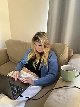 DesireDaisy online show from September 22, 8:57 am