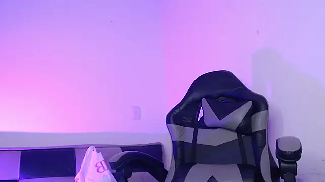 GwenHazel online show from November 21, 11:34 am