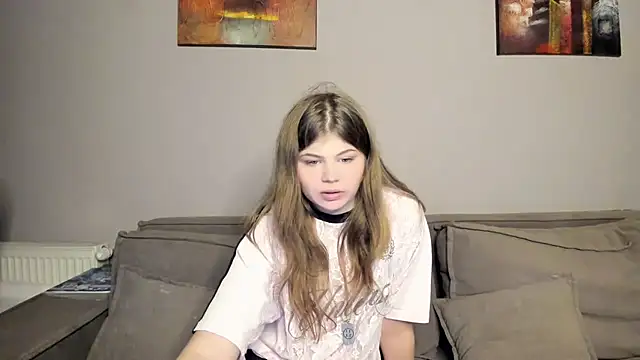 Lilly Jess online show from November 14, 9:15 pm