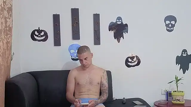 Snapshot of kloe-robert chatting on October 10, 4:23 pm kloe-robert online show from October 10, 4:23 pm
