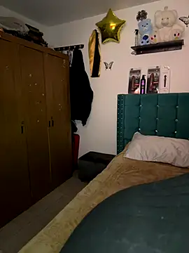 Whiitney Bloom online show from September 13, 5:04 am