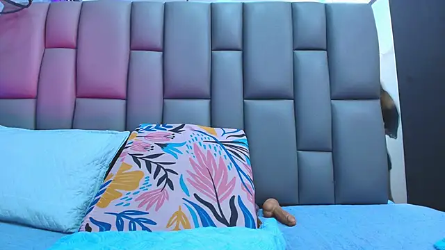 kissme luna online show from September 11, 8:31 pm