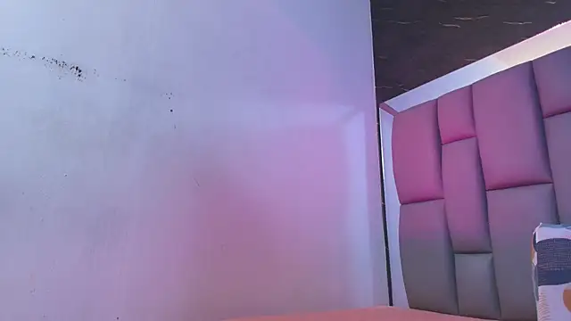 kissme luna online show from October 15, 7:05 pm