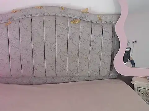 Mia2xsmith online show from May 17, 4:44 am
