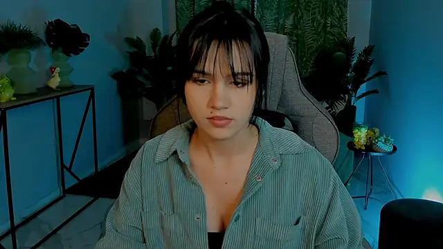 MonicaFarmer online show from November 19, 5:35 pm