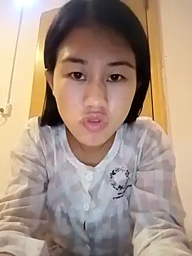 Snapshot of luy-xinh02 chatting on October 5, 1:05 pm luy-xinh02 online show from October 5, 1:05 pm