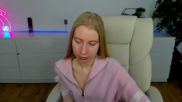 Alina Blonde online show from March 4, 6:42 am