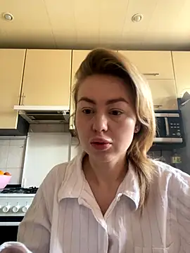 MartaLuna  online show from November 15, 6:47 am