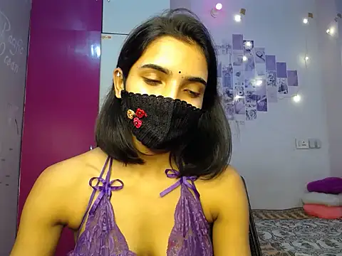 Snapshot of Sweetangle24 chatting on October 29, 7:49 pm Sweetangle24 online show from October 29, 7:49 pm