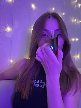 Elizabeth Tay online show from October 27, 5:19 pm