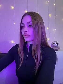 Elizabeth Tay online show from December 13, 8:37 pm