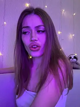 Elizabeth Tay online show from November 30, 7:07 pm