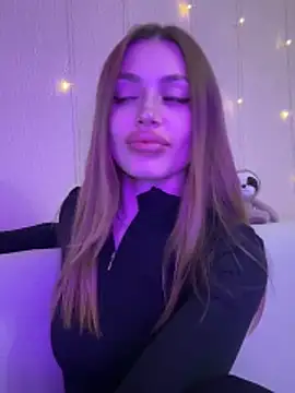 Elizabeth Tay online show from December 20, 7:29 pm