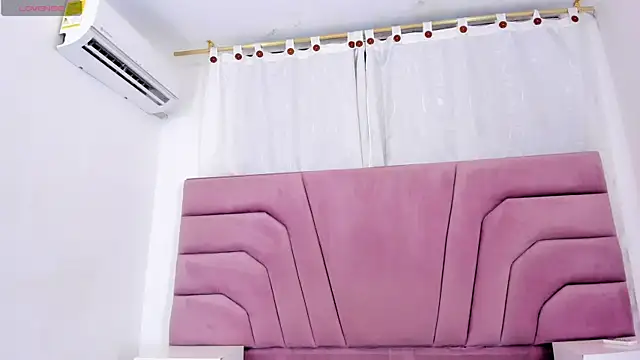 miajhonsonx online show from March 2, 2:13 pm