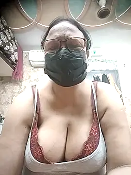 thehotlady online show from October 3, 4:45 pm