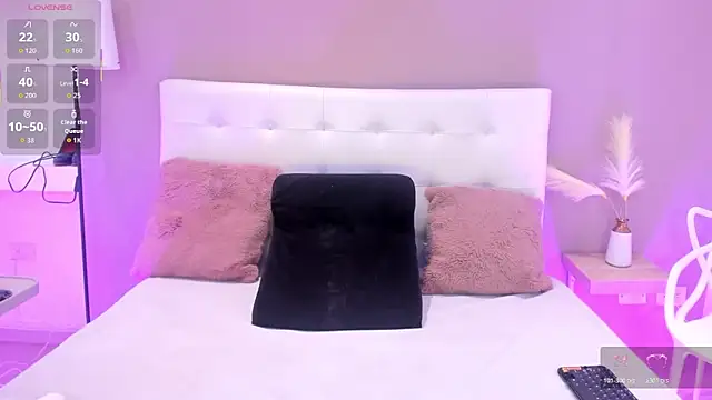 AlayshaJohnson online show from November 28, 9:40 pm