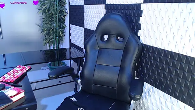 MavisManson online show from October 24, 8:38 pm