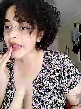 Julie wallace online show from November 4, 8:58 pm